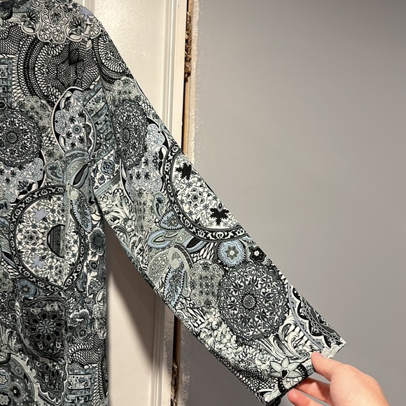 NWT-Joan Rivers, Classics Collection, Print Textured Blouse, Long Sleeves - Picture 7 of 11